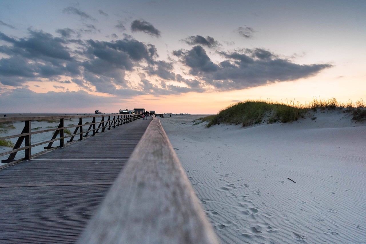 Urlaub an der Nordsee: In Sankt Peter-Ording ziehen dunkle Wolken auf! (Symbolbild) 