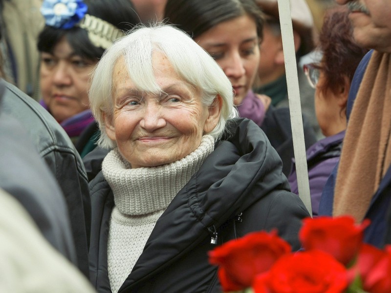 Margot Honecker ist tot. Die Witwe des früheren DDR-Staats- und SED-Parteichefs Erich Honecker starb am Freitag im Alter von 89 Jahren im chilenischen Exil, wie die Deutsche Presse-Agentur aus dem Umfeld der Familie in Santiago de Chile erfuhr.