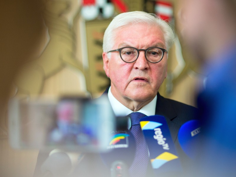 Bundespräsident Frank-Walter Steinmeier (SPD) reagierte mit Trauer im Landtag in Stuttgart (Baden-Württemberg) auf das schwere Busunglück. 