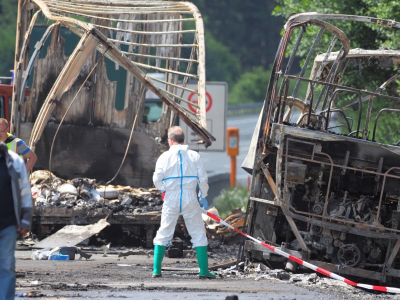 Danach hatte der Bus mit insgesamt 68 Insassen Feuer gefangen.