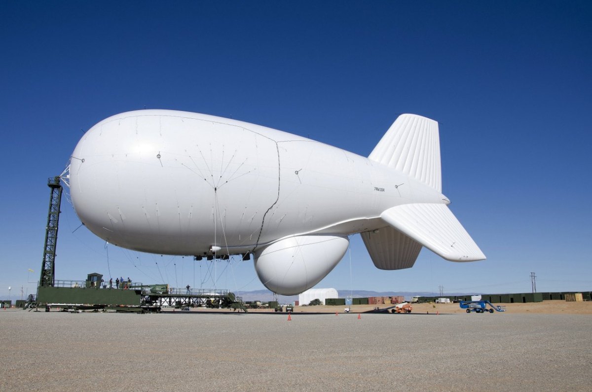 2015-10-28T182356Z_864346285_TM3EBAS13PR01_RTRMADP_3_USA-MILITARY-BLIMP.JPG