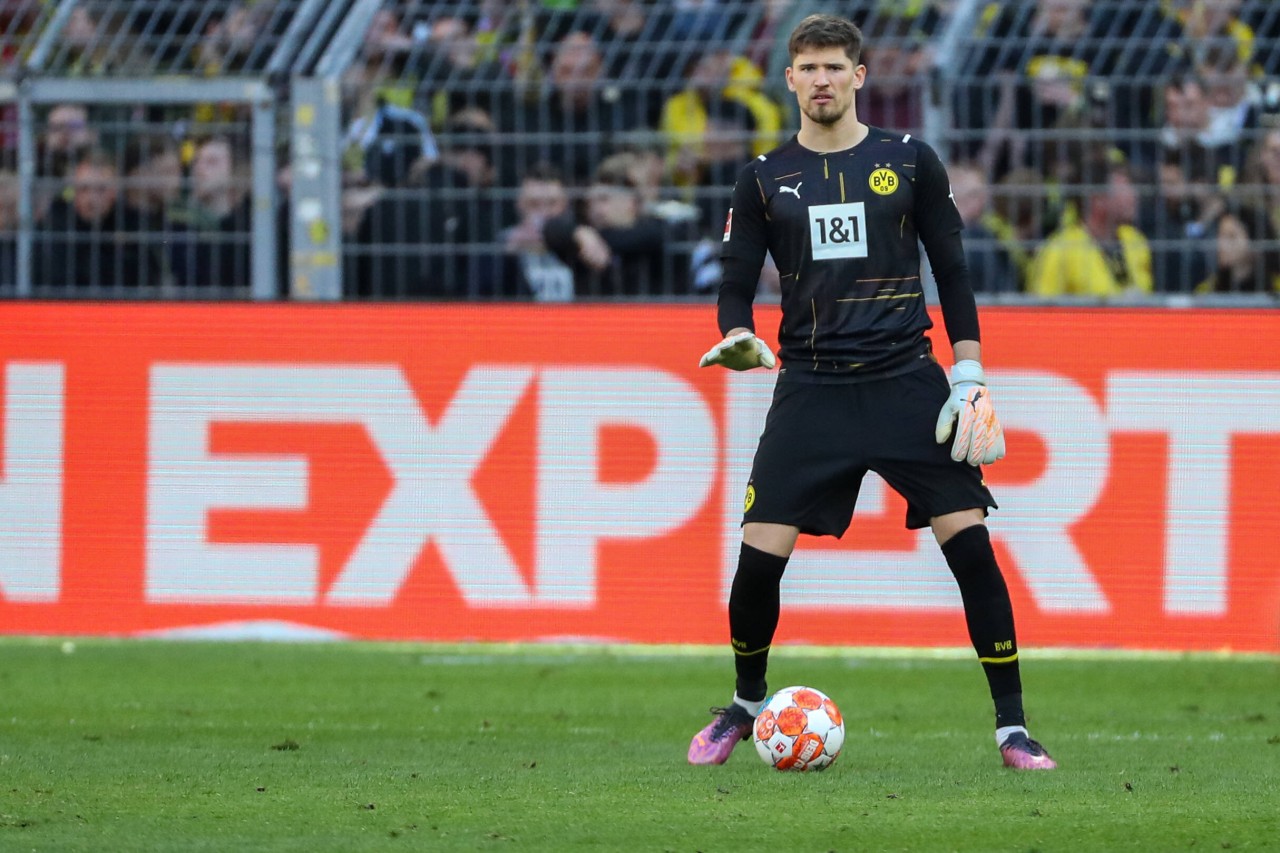 Borussia Dortmund muss im Topspiel gegen den FC Bayern auch auf Gregor Kobel verzichten.