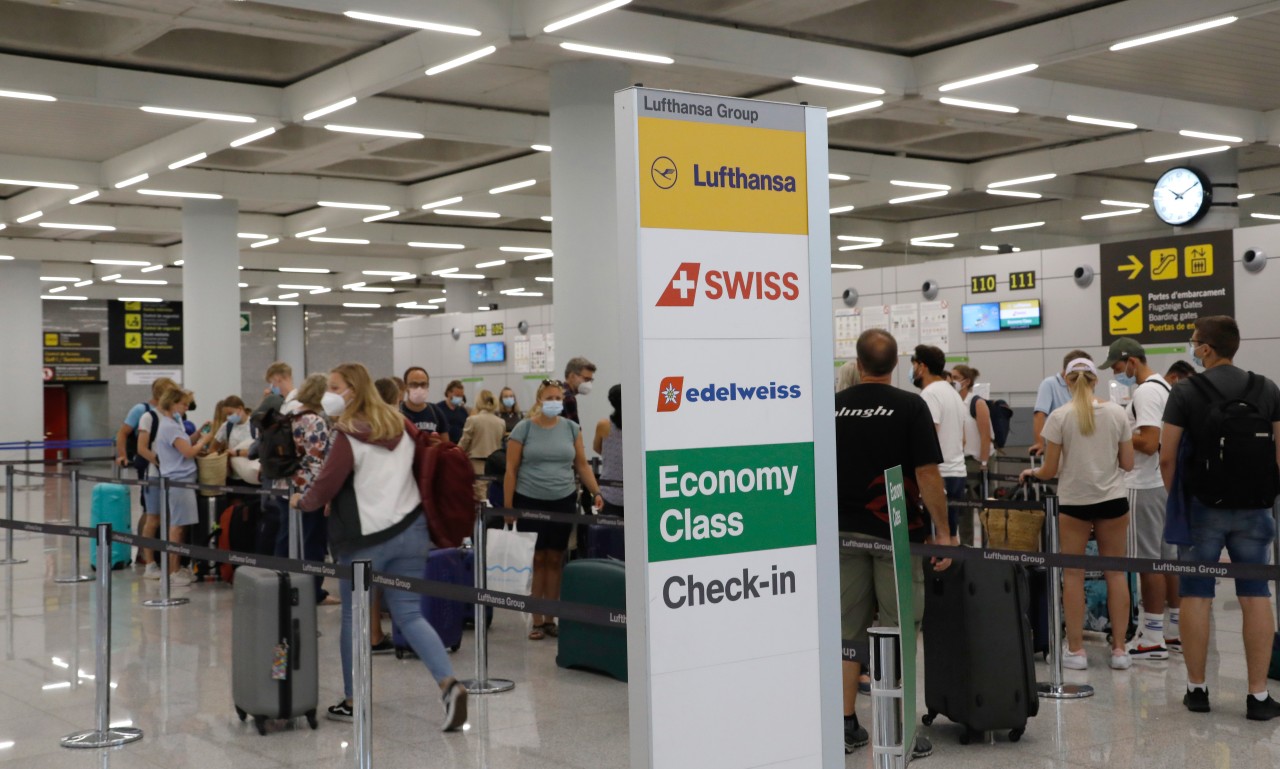 Urlaub auf Mallorca: Bei deiner nächsten Reise mit der Airline „Edelweiss“ brauchst du keine Maske mehr tragen! (Symbolbild)