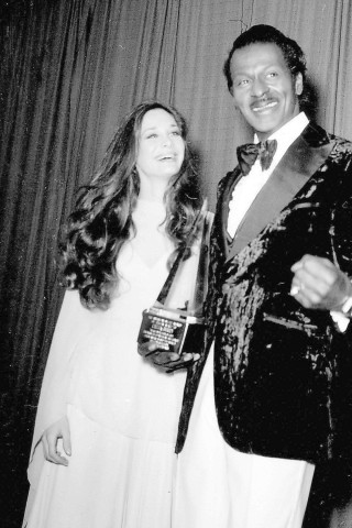 Mary Crosby und Chuck Berry.