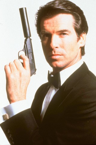 Als Pierce Brosnan die Rolle des britischen Geheimagenten übernahm, war er schon berühmt. So spielte er die Hauptrolle in der Serie „Remington Steele“, die in den 1980er-Jahren gedreht wurde. Mit Pierce Brosnan feierte die Bond-Reihe eine kleine Wiedergeburt.