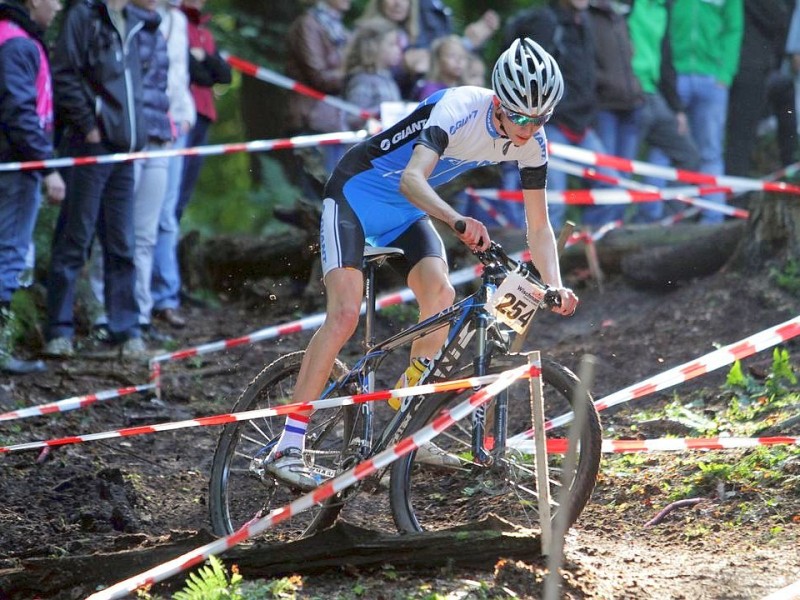 Mountainbike , Finale um den NRW Cup am 30.09.2012 in Haltern am Dachsberg.  Yannick Runhart ( Giant UCI Team )Foto: Gerhard Schypulla WAZ FotoPool