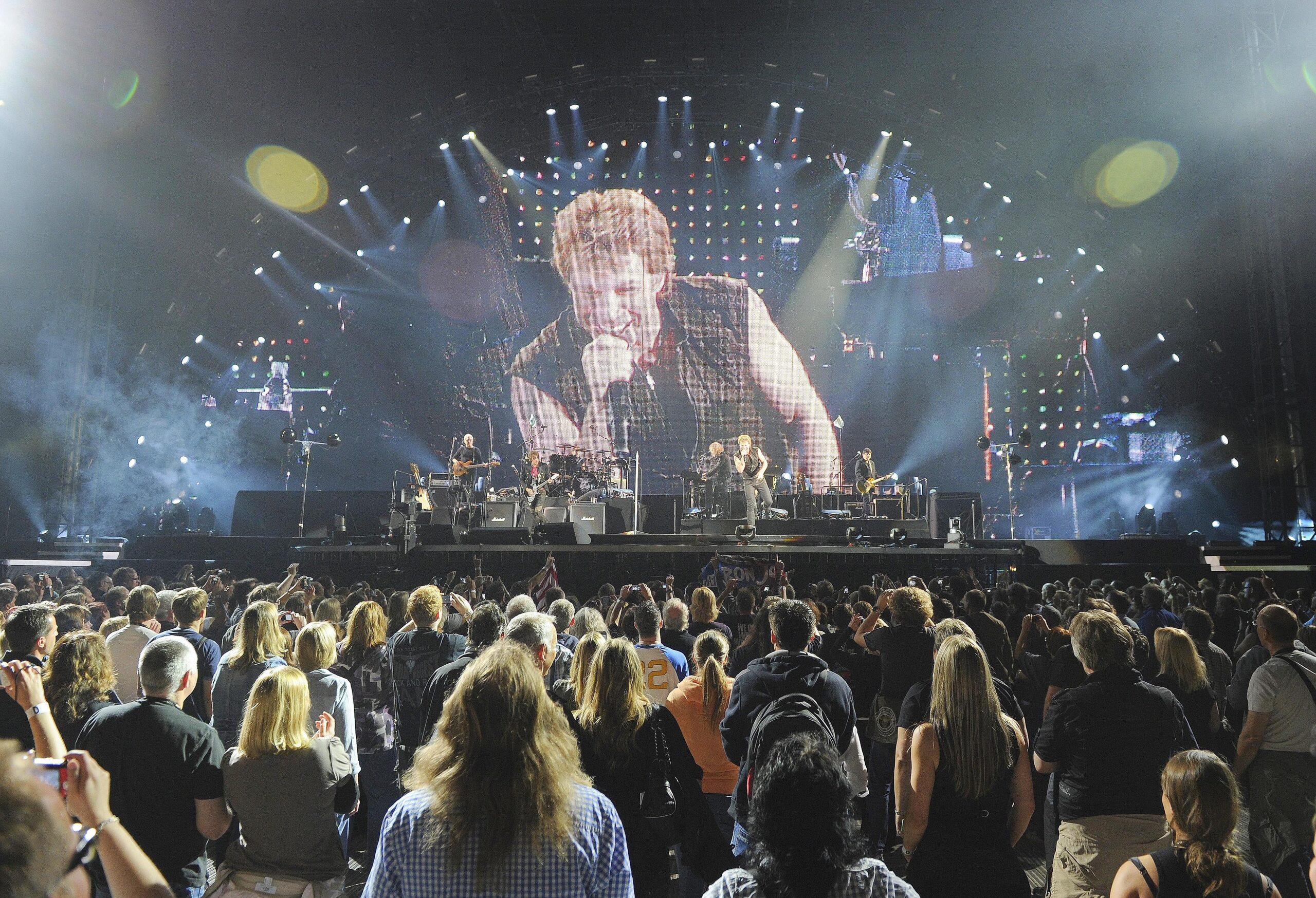 Jon Bon Jovi und Band in der Düsseldorfer Arena. Foto: Kai Kitschenberg/ WAZ FotoPool