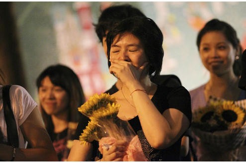 Ein Fan trauert während einer Gedenkfeier in Taiwan.