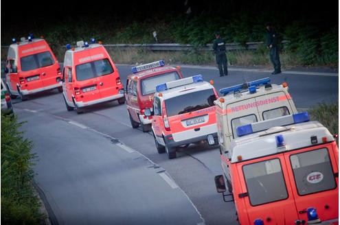 Alle verfügbaren Einsatzkräfte werden alarmiert, ...