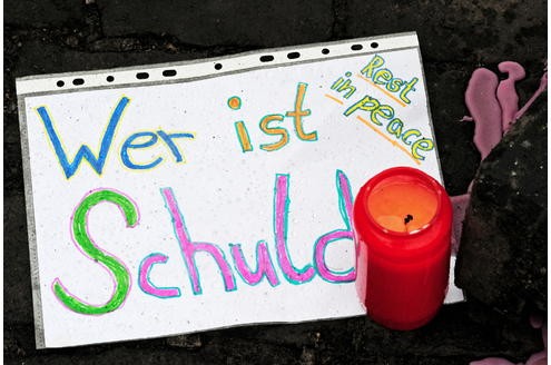 Der nordrhein-westfälische Innenminister Ralf Jäger macht den Veranstalter der Loveparade, Rainer Schaller, für die Massenpanik am Samstag verantwortlich: 