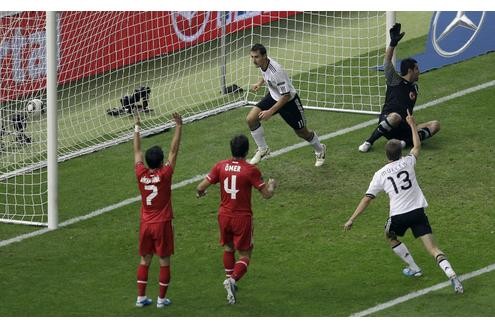 EM-Qualifikationsspiel Deutschland gegen Türkei, Endstand 3:0 (1:0).