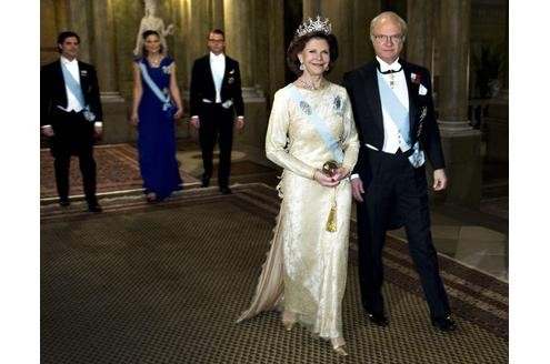 ...Königin Silvia von Schweden, die die früheren Eskapaden von König Carl Gustaf allerdings offenbar verziehen hat.