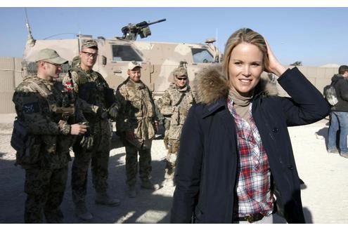 Bundesverteidigungsminister Karl-Theodor zu Guttenberg (CSU) und seine Ehefrau Stephanie in Afghanistan.