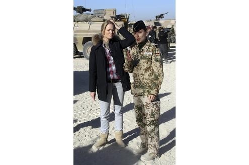 Bundesverteidigungsminister Karl-Theodor zu Guttenberg (CSU) und seine Ehefrau Stephanie in Afghanistan.