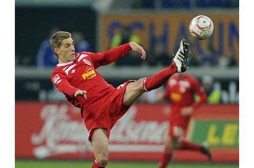 Mit 25 Toren für Energie Cottbus wurde Nils Petersen Torschützenkönig in der zweiten Liga. In der kommenden Saison...
