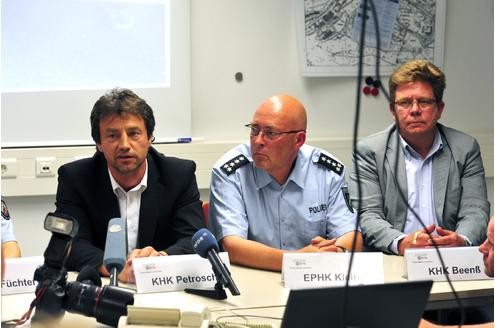 Kriminalhauptkommissar Oliver Petrosch (r.), Hauptkommissar Bernd Kleine (Mitte) und Kriminalhauptkommissar Frank Uwe-Beenß (l.), gleichzeitig Opferschutzbeauftragter.