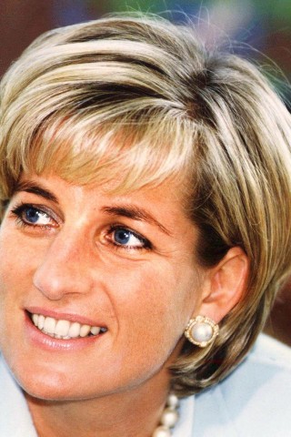 Diana wurde in engstem Familienkreis in Althorp auf dem Familiensitz der Spencers beigesetzt.. 