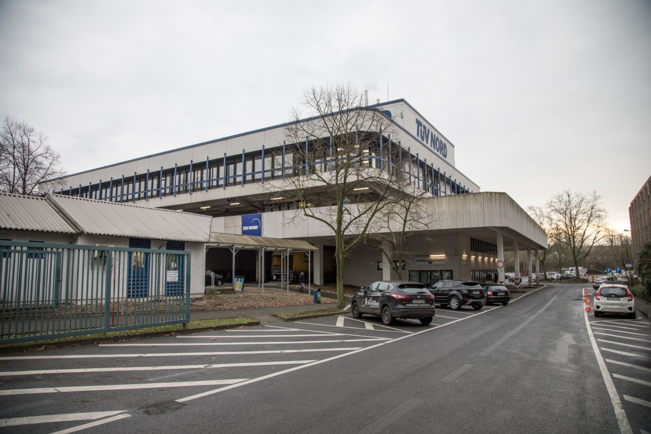 Chaos Beim Duisburger Straßenverkehrsamt: Stadt Will Ämter Stärken ...