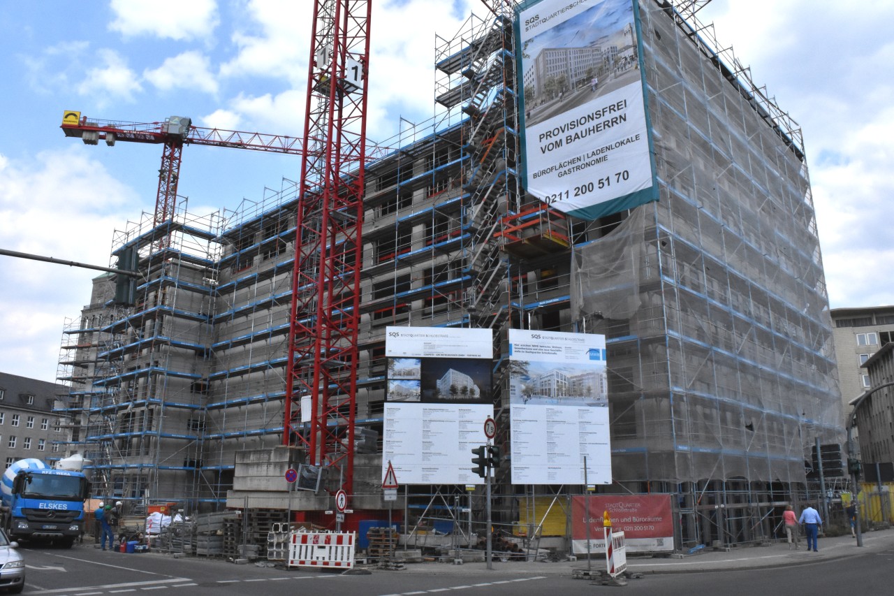 Das ist ein aktuelles Bild. Nachdem das Gebäude Anfang 2017 abgerissen wurde, wird an der Baustelle nun ein neues Gebäude errichtet. 