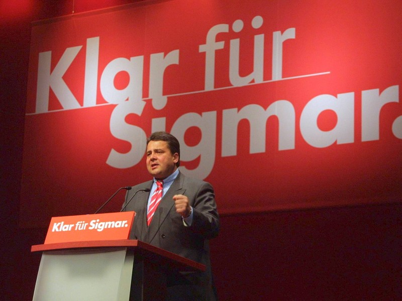 „Klar für Sigmar“ sollte Niedersachsen auch 2003 sein, zumindest nach Vorstellung der SPD. Allerdings setzte es bei der Landtagswahl in diesem Jahr eine schallende Ohrfeige: minus 14,5 Prozent, während die CDU mit Spitzenkandidat Christian Wulff über zwölf Prozent zulegte und die Wahl gewann.