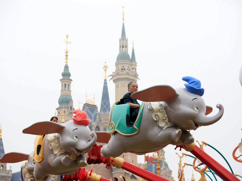 Trotz des Unglücks in Disney World in Orlando im US-Bundesstaat Florida, wo ein Alligator einen zweijährigen Jungen unter Wasser zog und tötete, ... 