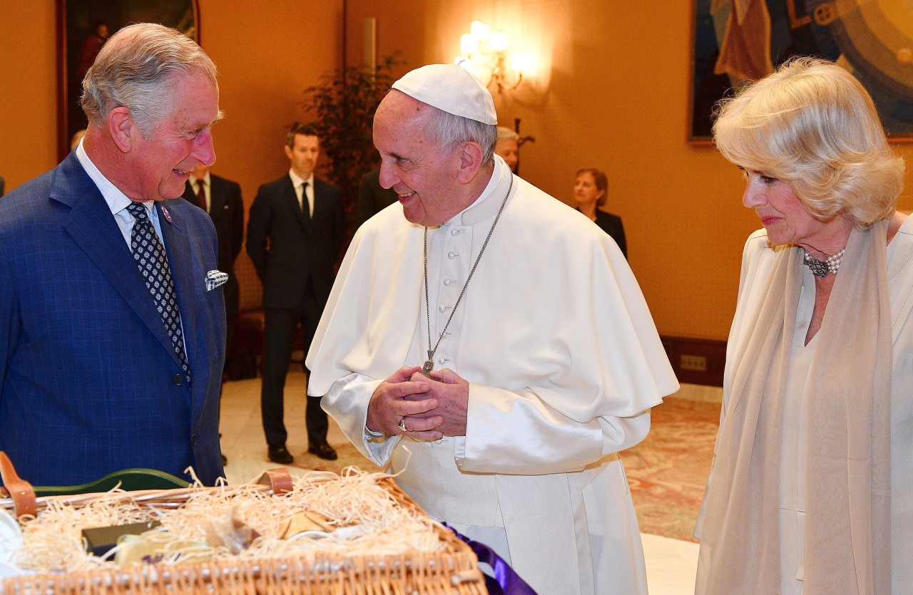 Prinz Charles und seine Frau Camilla am Dienstag bei Papst Franziskus im Vatikan.