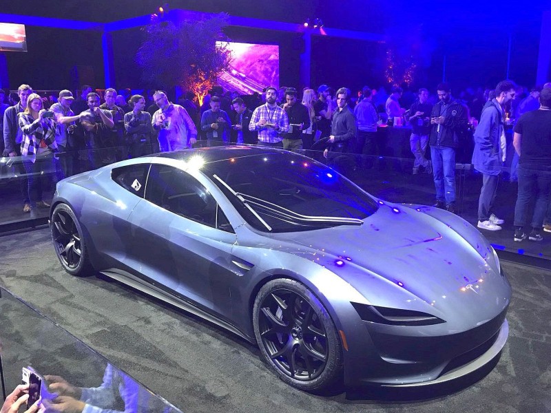 Elons Musk präsentierte auch den neuen Roadster.