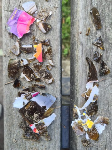 Essen: Eine Frau findet Scherben auf dem Spielplatz. 