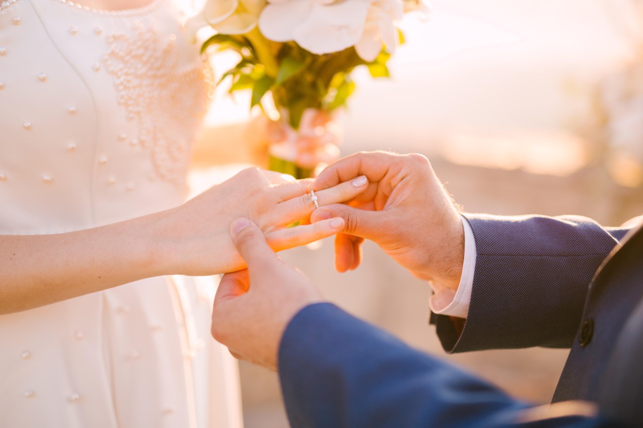 Etwas Geliehenes für die Hochzeit hat die Braut jetzt schon. (Symbolbild)