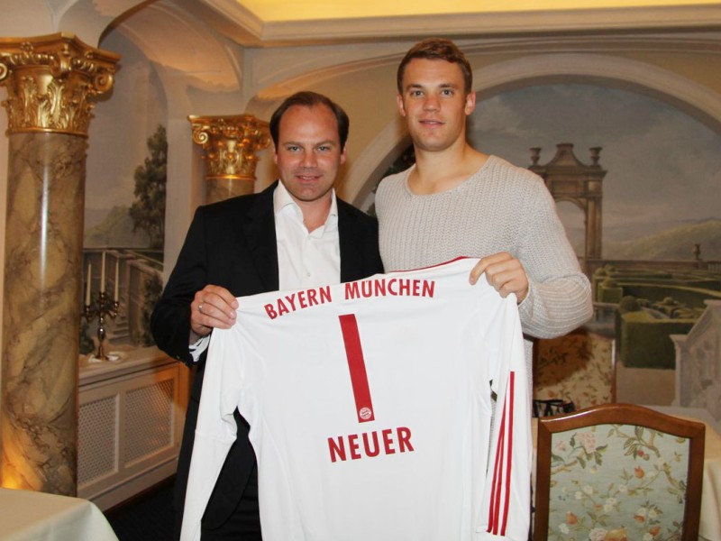 ...besten Verein in Deutschland, wie er selbst sagt. Manuel Neuer bleibt mindestens für die nächsten fünf Jahre beim FC Bayern München. Dort trifft er...