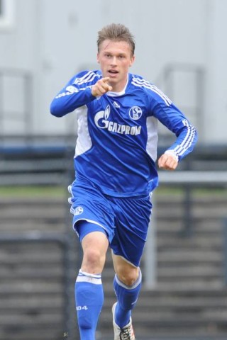 Weil Marvin Pourie keine Chancen mehr auf einen Platz in Schalkes erster Mannschaft sah, verlässt der 20-jährige Stürmer die Königsblauen...