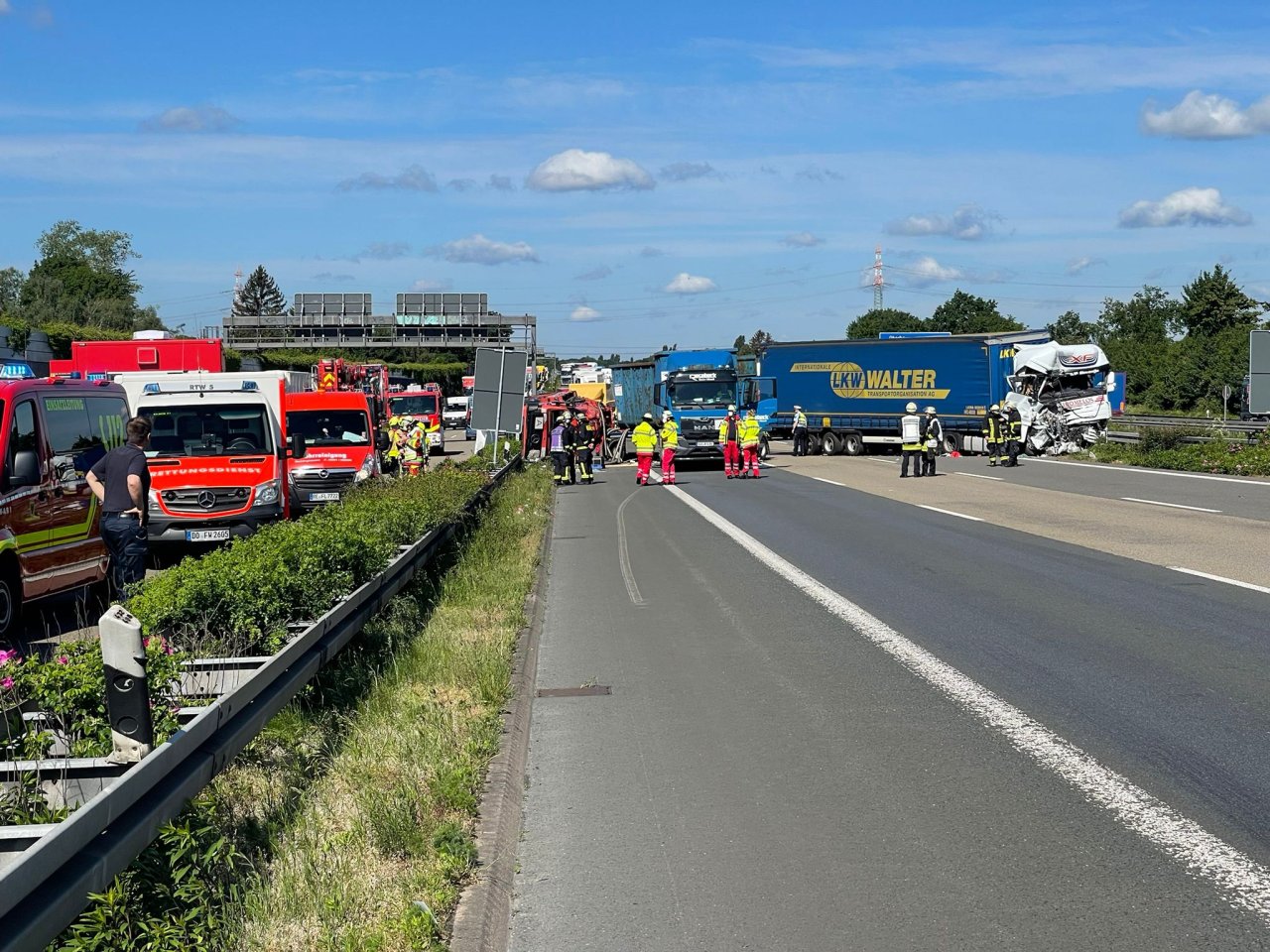 A2 Bei Dortmund Vollsperrung Nach Lkw Unfall Zwei Verletzte Derwestende 6626