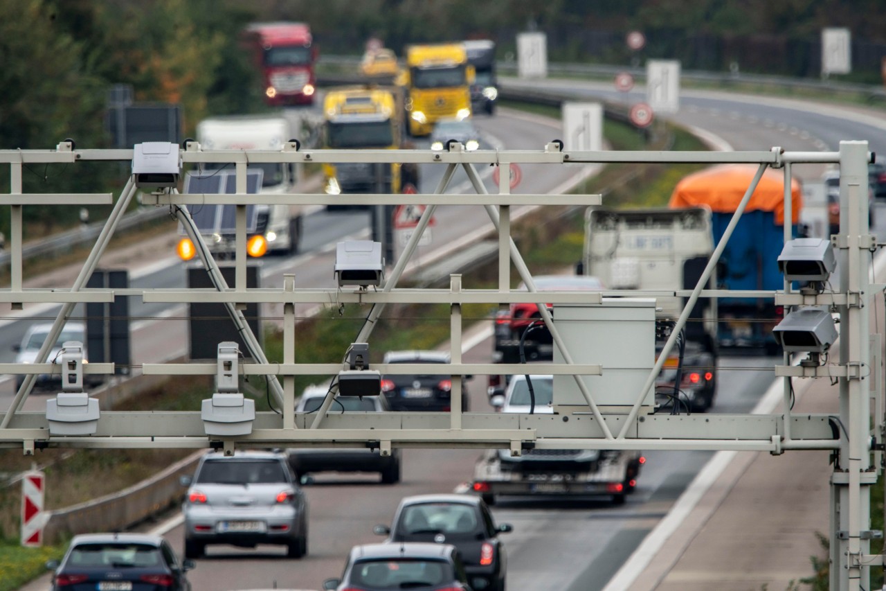 A3 in Oberhausen: Langer Stau nach Unfall am Autobahnkreuz. (Symbolbild)