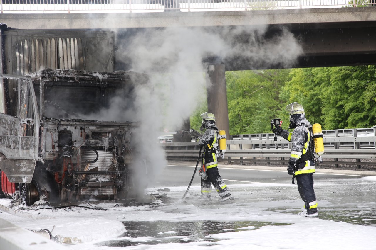 Lkw-Brand Auf A42 Zwischen Bottrop Und Essen: Autobahn Gesperrt ...