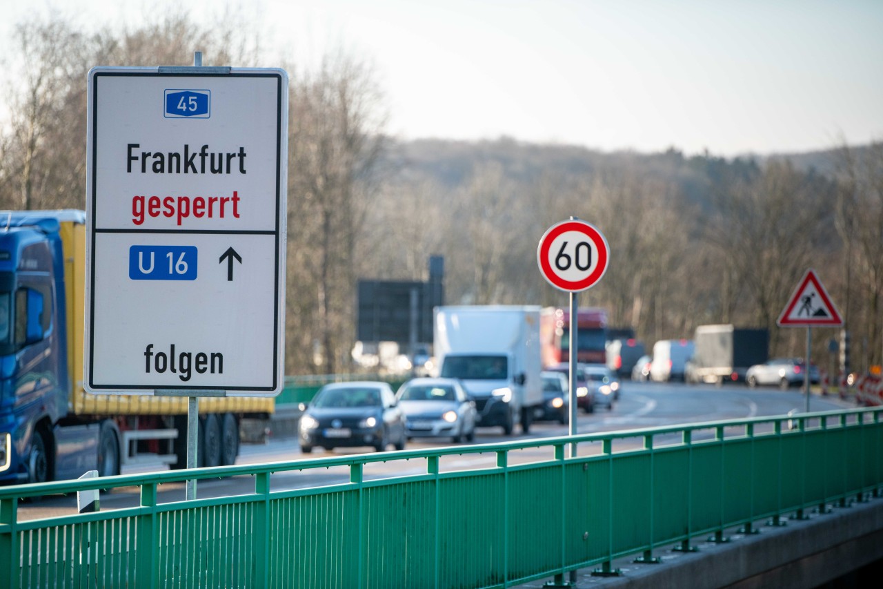 Die Talbrücke Rahmede muss abgerissen werden. (Archivbild)