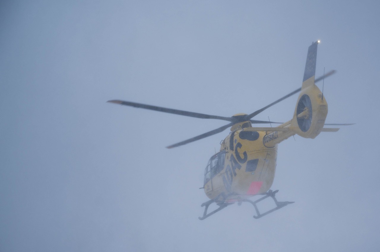 Die Verletzten kamen nach den Unfällen auf der A45 jeweils mit einem Rettungshubschrauber in die Klinik. (Symbolbild)