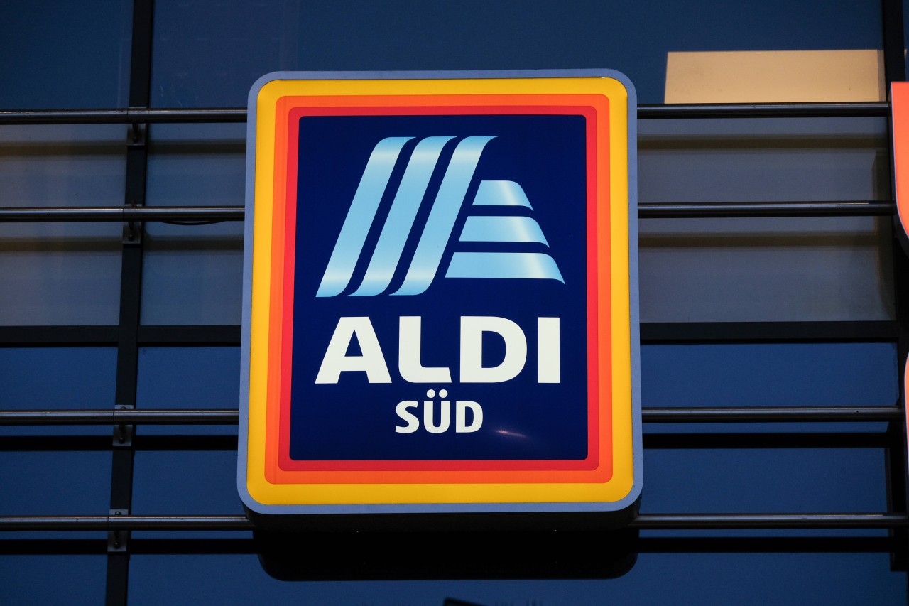 Bei ALDI gibt's DAZN-Prepaidkarten zum alten Preis.