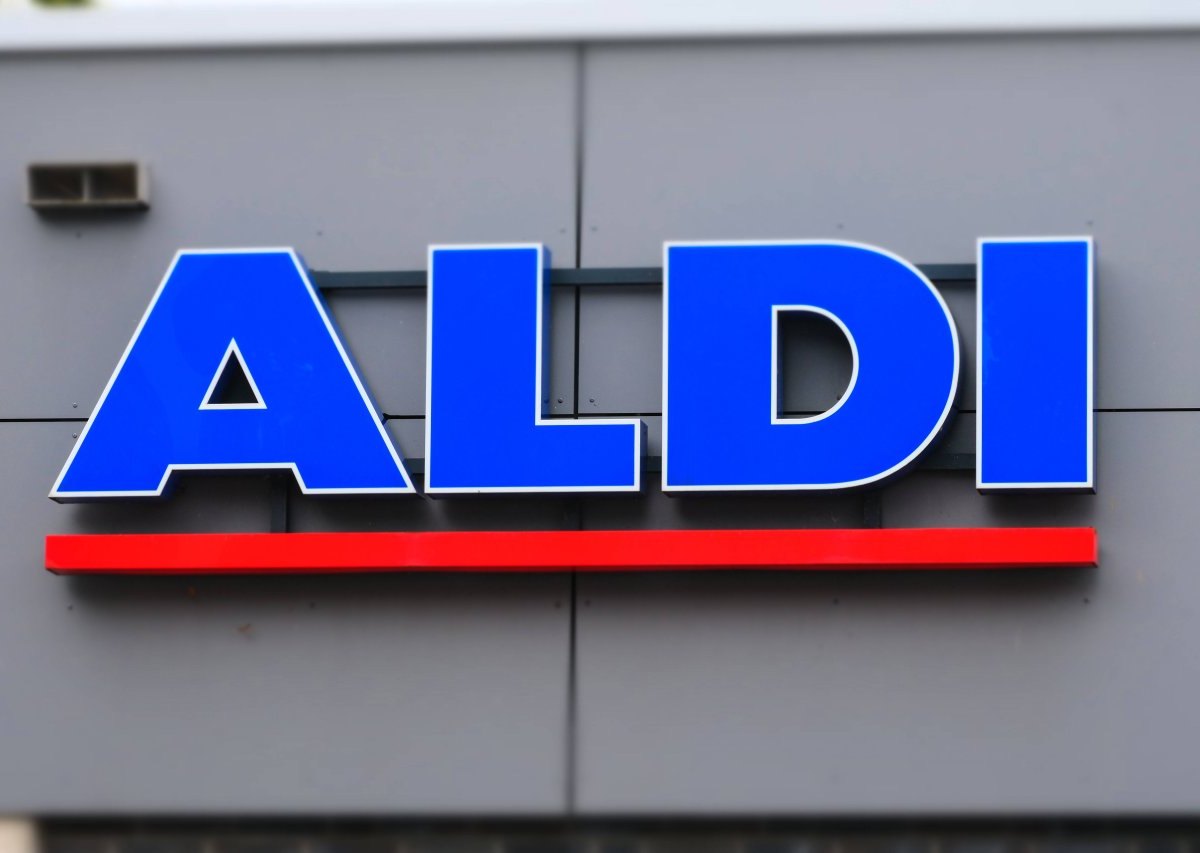 Aldi: Grusel-Fund vor Filiale! Feuerwehr muss anrücken – und ist entsetzt