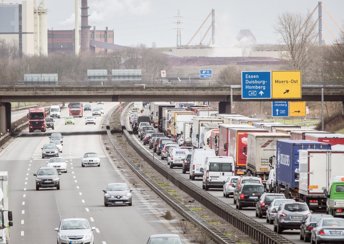 Auf der A40 bei Duisburg könnte es zu Stau kommen.jpg