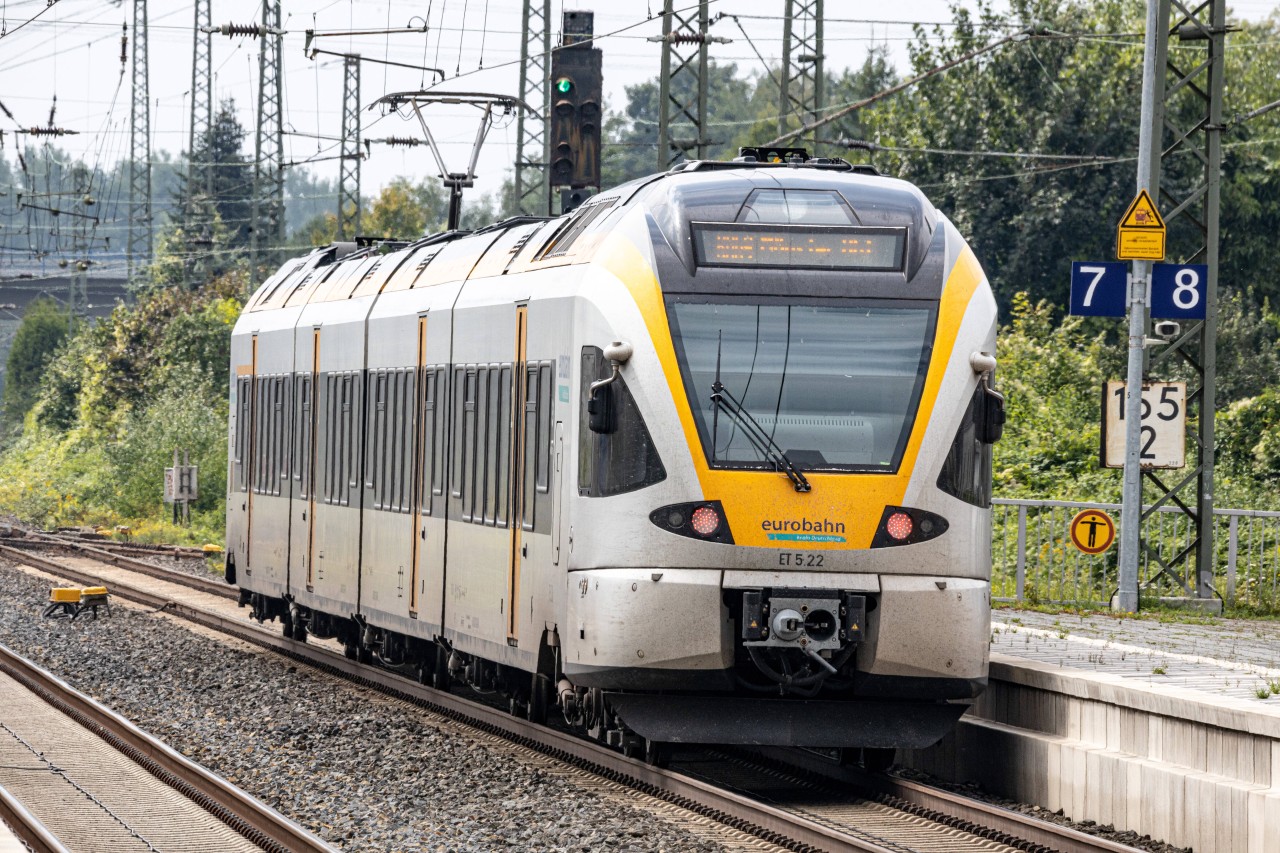 Bahn in NRW: Blödes Missverständnis? Frau attackiert Mann mit Pfefferspray - die Hintergründe sind bizarr (Symbolbild). 