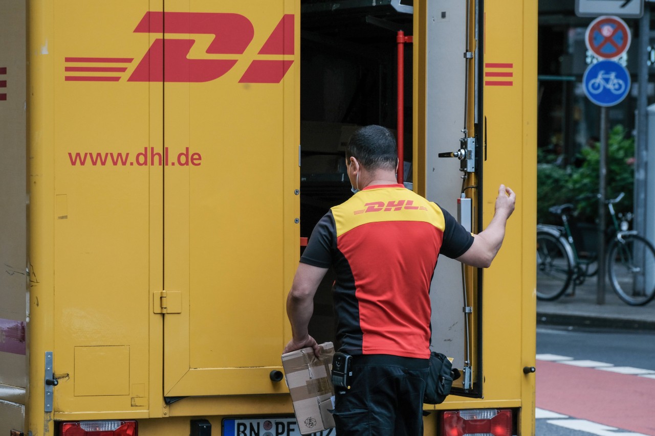 DHL: Bei Angabe eines Abstellortes wird jetzt nicht mehr geklingelt. (Symbolbild)