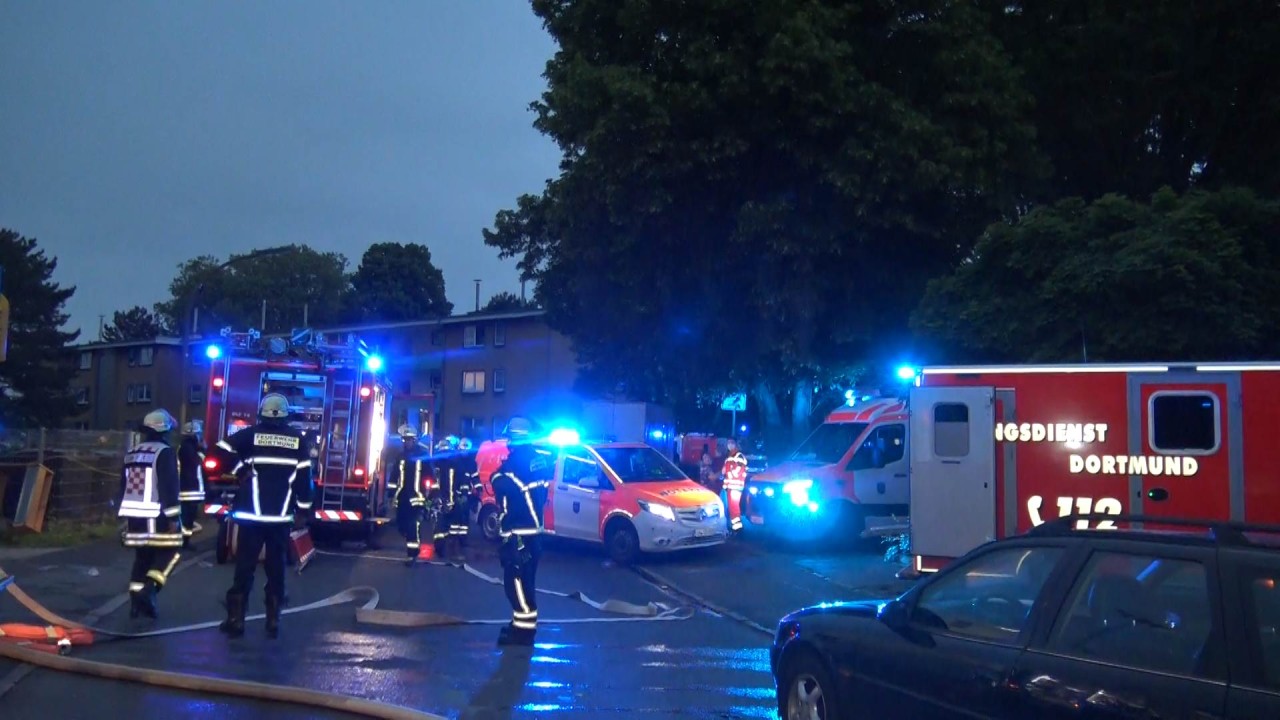 Die Verpuffung in Dortmund-Wickede am Freitagabend hat einer jungen Frau und sechs Katzen das Leben gekostet.