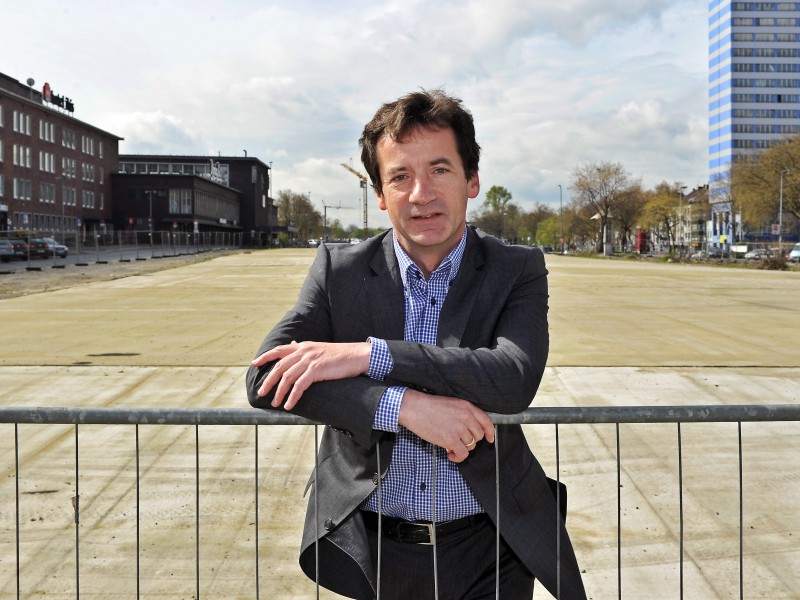 Dr. Ralf Oehmke, Geschäftsführer der Innenstadt Duisburg Entwicklungsgesellschaft, im April 2012 auf der Platte. 