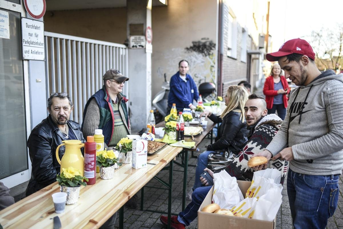 Duisburg: Hunderte Müssen Ihre Wohnungen Verlassen Und In ...