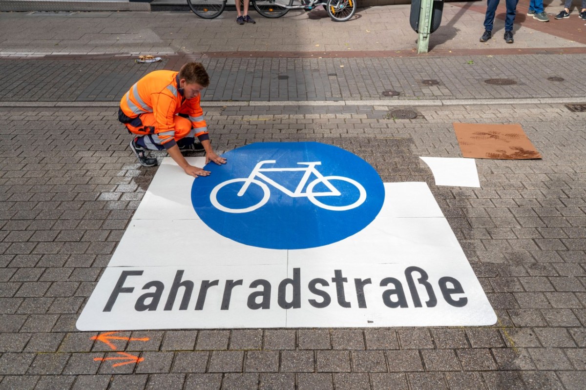 Essen: Ärger auf der Rü! Fehler von Radfahrer löst hitzige Diskussion aus., Essen: Ärger auf der Rü! Fehler von Radfahrer löst hitzige Diskussion aus (Symbolbild).