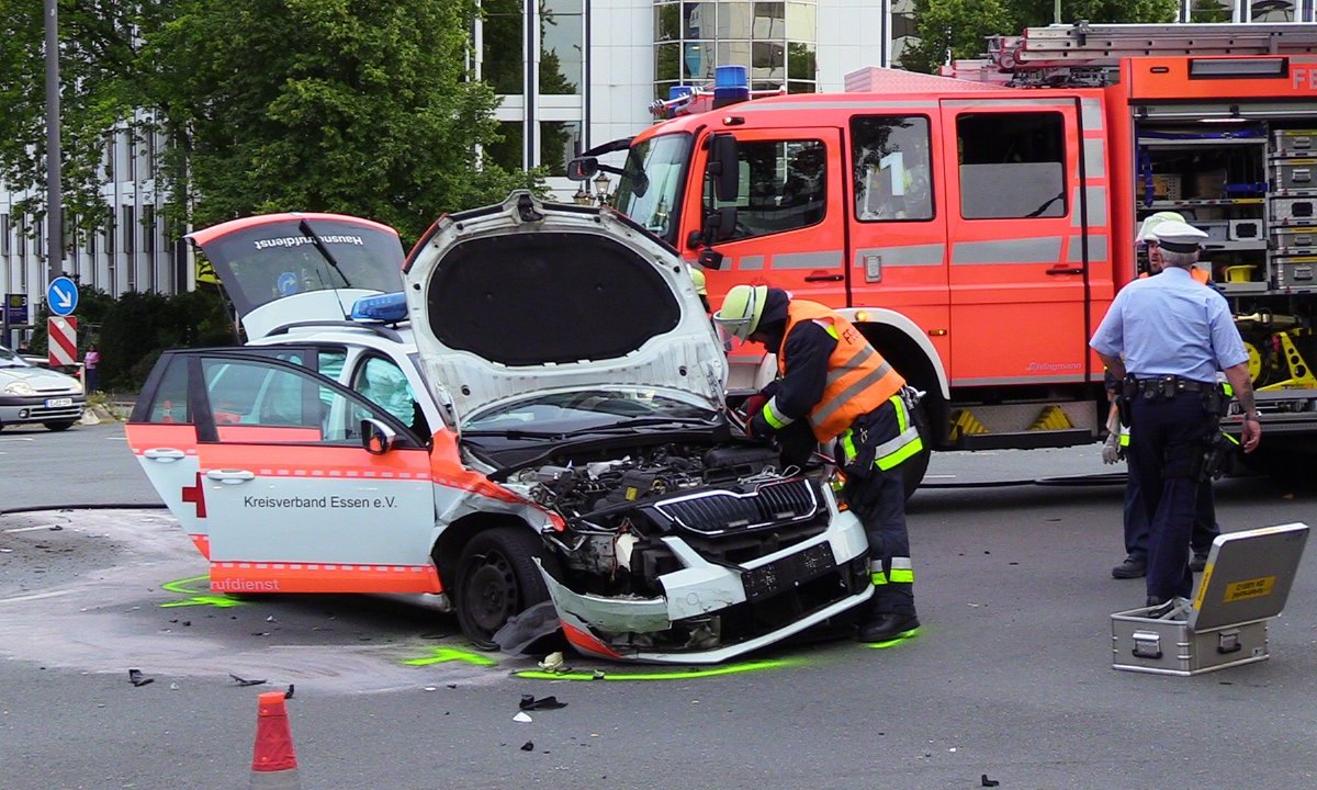 Essen Unfall Ruhrallee.JPG