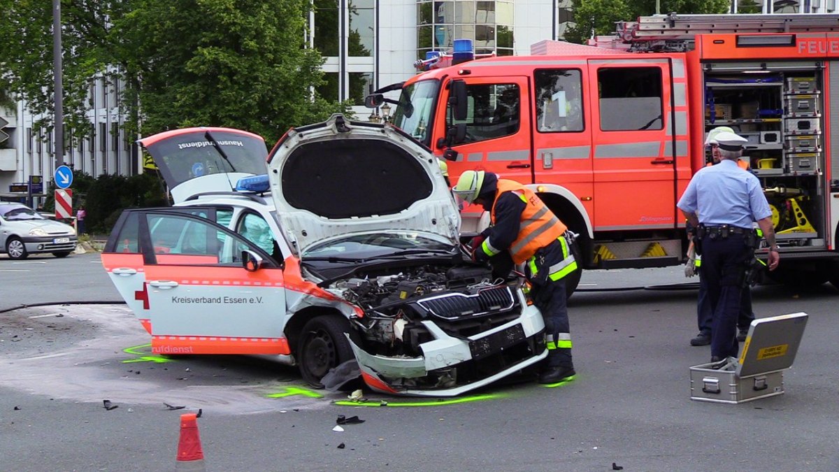 Essen Unfall Ruhrallee.JPG