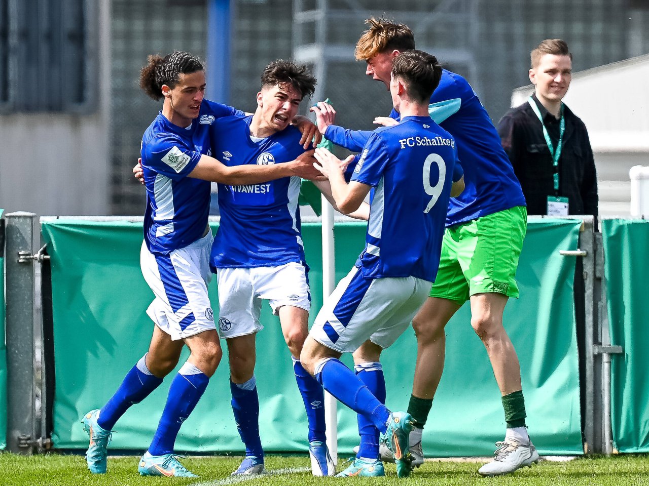 FC Schalke 04: Nächster Erfolg? Youngsters Gehen Wichtigen Schritt ...