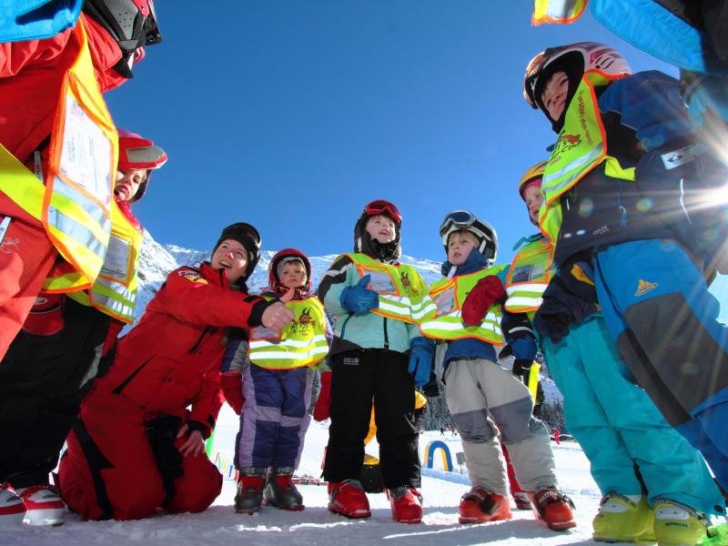 Für Familien ist das Skifahren oft ein teures Hobby: Zumindest im Pitztal kann der Nachwuchs kostenlos Skikurse nehmen.