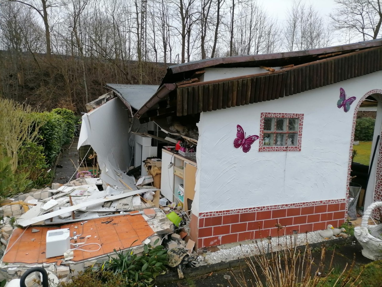 Essen: Die Gartenlaube ist nach der Explosion komplett zerstört.